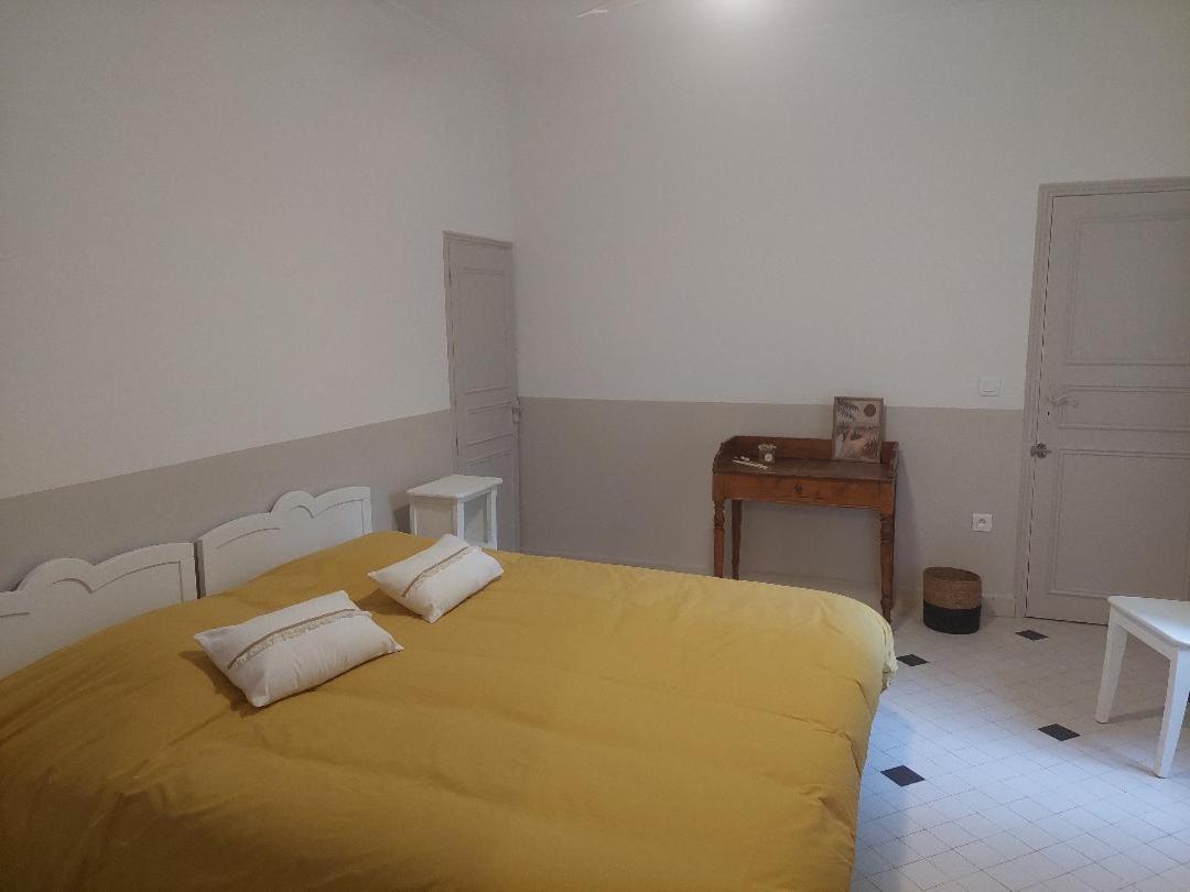 Вилла Le Petit Mas Des Alpilles En Provence Сент-Этьен-дю-Грес Экстерьер фото