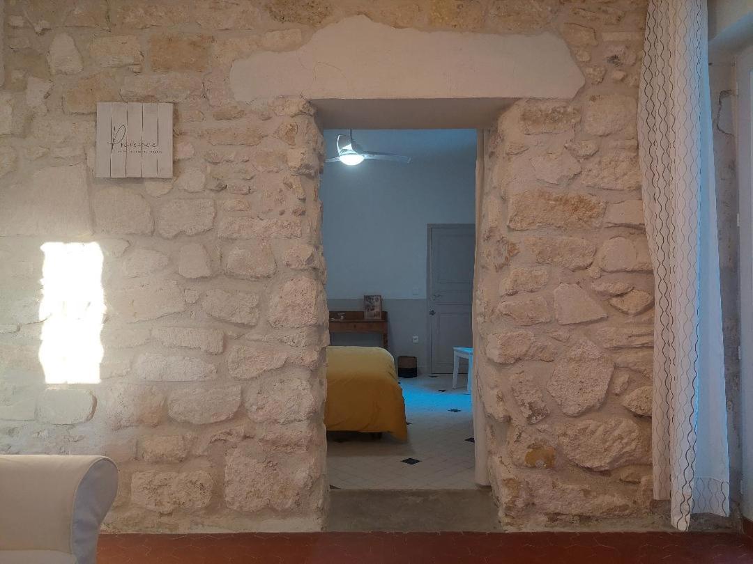 Вилла Le Petit Mas Des Alpilles En Provence Сент-Этьен-дю-Грес Экстерьер фото