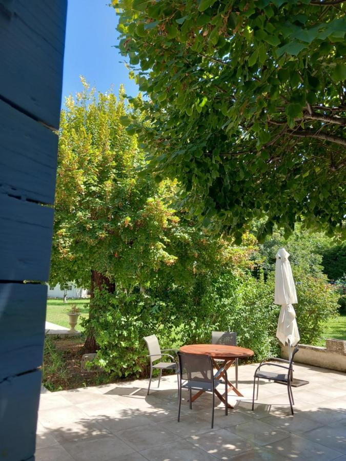 Вилла Le Petit Mas Des Alpilles En Provence Сент-Этьен-дю-Грес Экстерьер фото