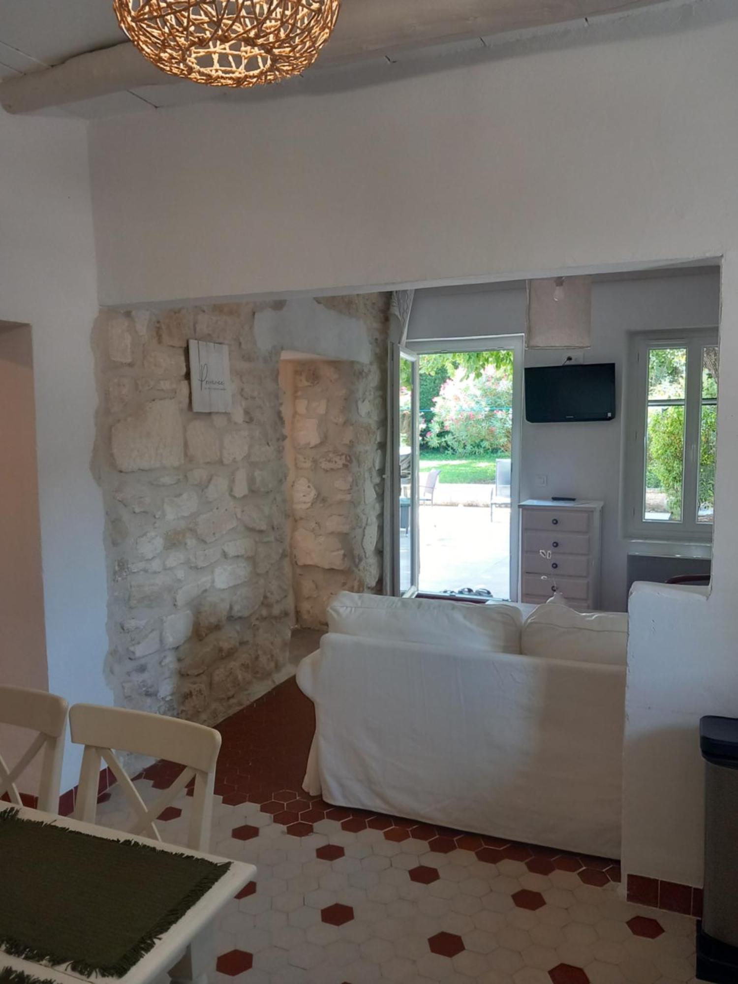 Вилла Le Petit Mas Des Alpilles En Provence Сент-Этьен-дю-Грес Экстерьер фото